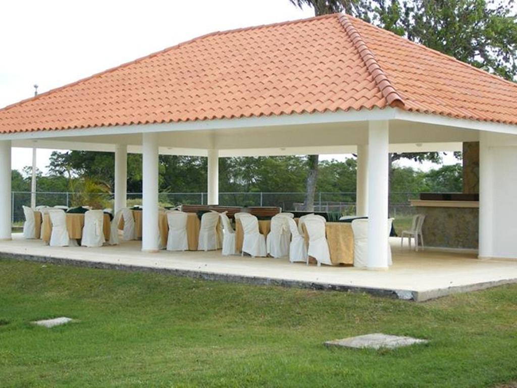 Hotel Las Caobas San Francisco de Macoris Exterior photo